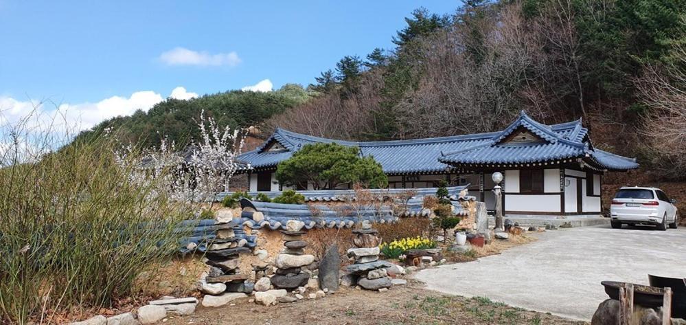 Gangneung Wangsangoal Hanok Pension Exterior photo